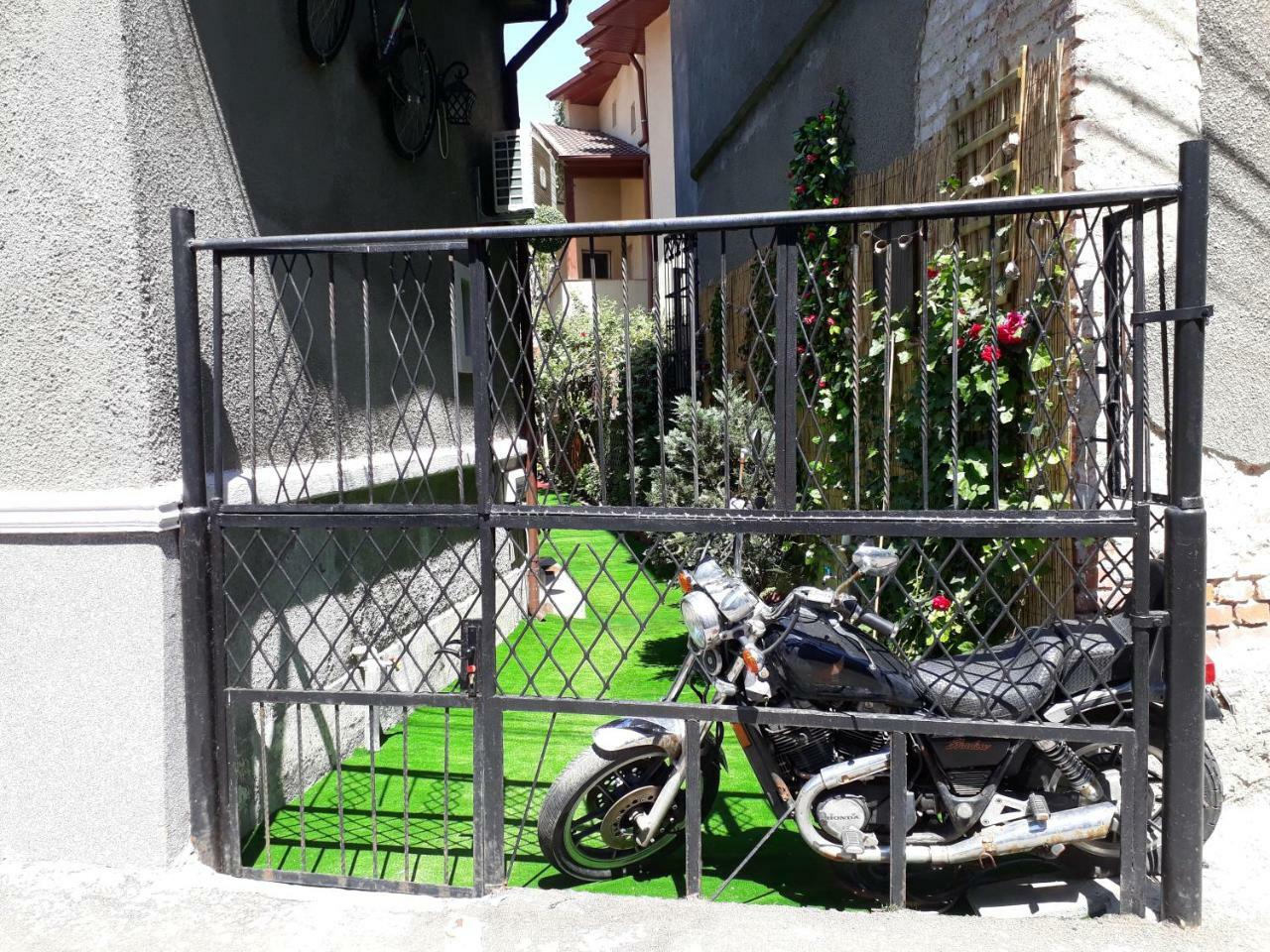 ホテル Motor House Unirii ブカレスト エクステリア 写真